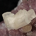 103145-calcite,pyrite sur fluorite-GB-chp 4mm.jpg