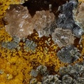 leucophosphite dufrenite bariopharmacosiderite  montmins Echassieres Allier ch2mm.jpg