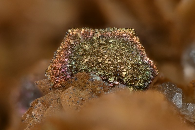 Pseudomorphose pyrrhotite en pyrite cristal 2 mm peyrebrune.jpg