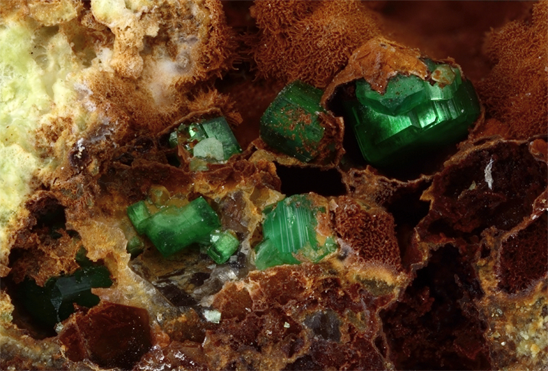 torbernite - mine de bigay - lachaux- puy de dome- yv - c4,45 mm.jpg
