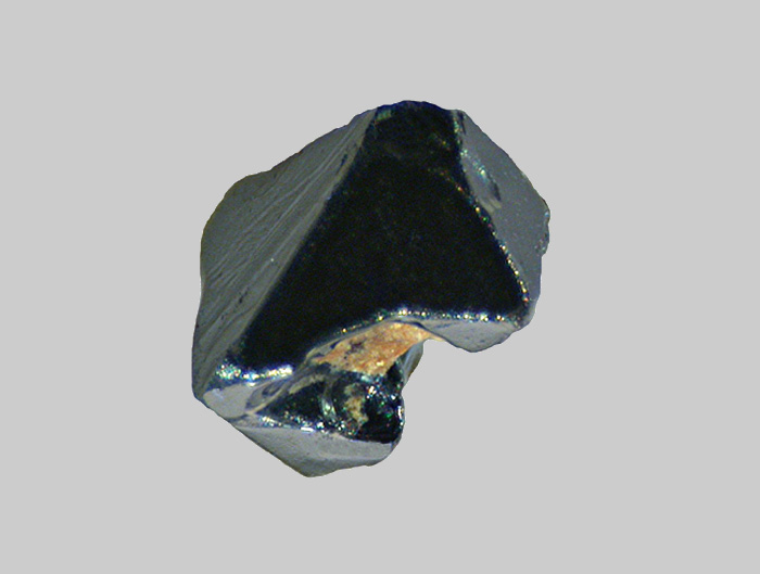 Chromite-Hercynite (Série) - Riou des Brus - Espaly-Saint-Marcel - Haute-Loire - FP - Taille 1mm - Copie.jpg