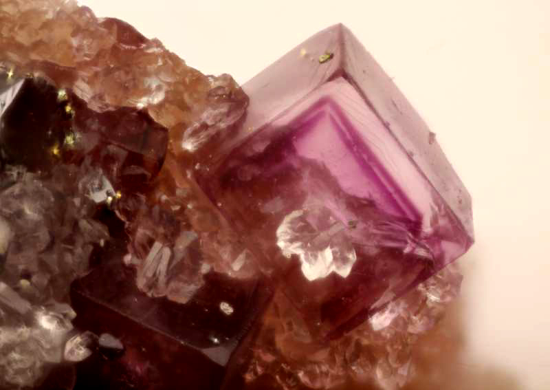 Fluorite_Quartz_Chalcopyrite - Vensat - Puy de Dôme - MB -Champs 2mm5.jpg