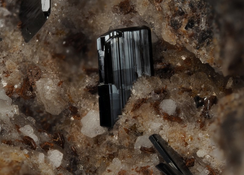 pseudobrookite  puy tunisset st ours les roches  puy de dome  ch2mm.jpg