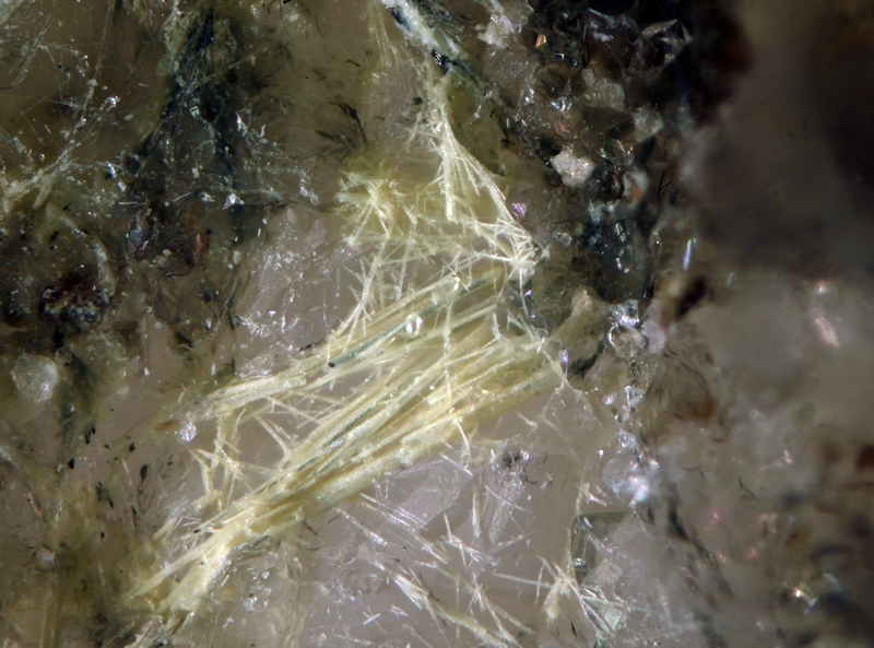 Stibiconite - Bessade Mine -Mercoeur - Haute Loire - YM - Champ 1 mm.jpg