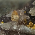 calcite quartz les montmins Echassieres Allier ch2.5mm.jpg