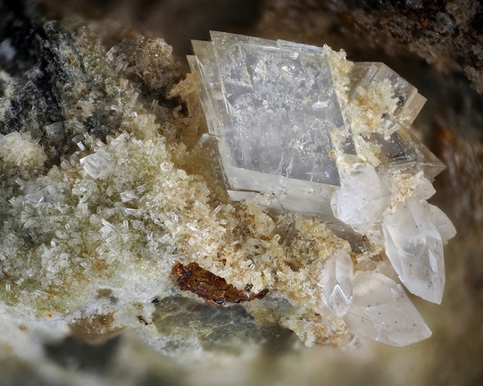 Chabazite Calcite Stellerite - La Mongie -  Bagnères-de-Bigorre -  Hautes-Pyrénées