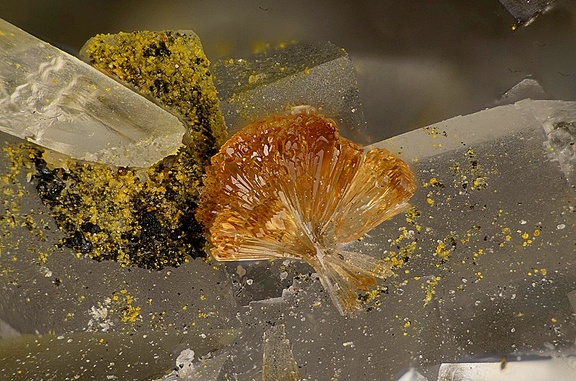  Hémimorphite Fluorite Calcite - Carrière de Birrity - Arbouet-Sussaute - Pyrénées-Atlantiques