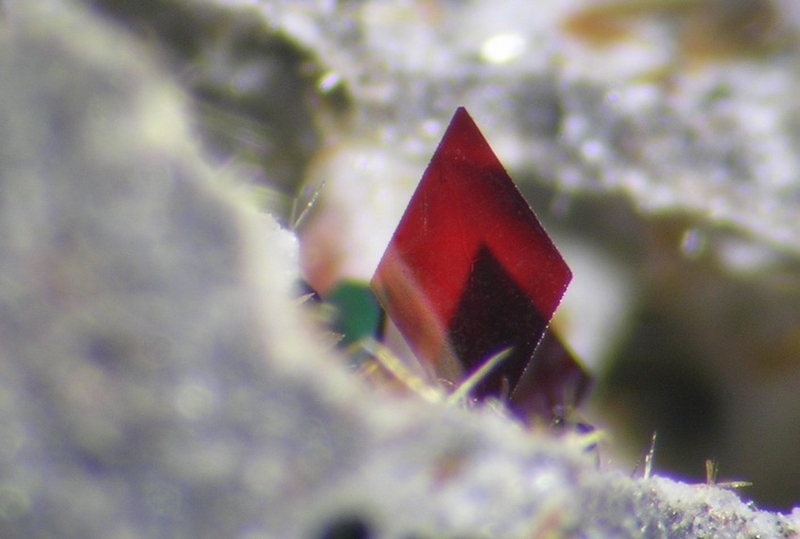 Hématite-Chatelaunoux-Mazayes-63-AM-cristal 1,5mm.jpg