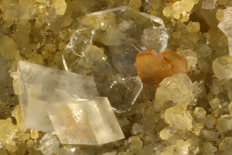 bastnaésite-(Ce) dolomie et quartz 9021 champ 8,2mm.jpg