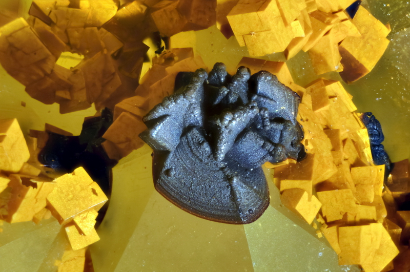Goethite, ankérite, quartz-Mine St Nicolas-Steinbach-Haut-Rhin-MF-4,1 mm.JPG