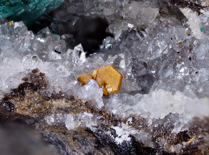 Oxyplumboromeite - Montauch - Palairac - Aude champ 1,6.jpg