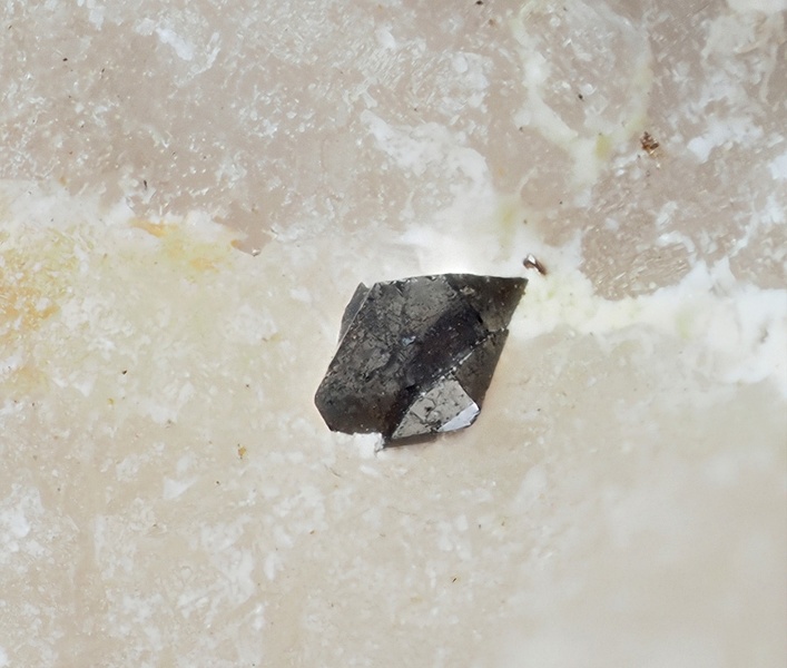 Cassitérite - Montebras (Carrière) - Soumans - Creuse champ 0,8.jpg