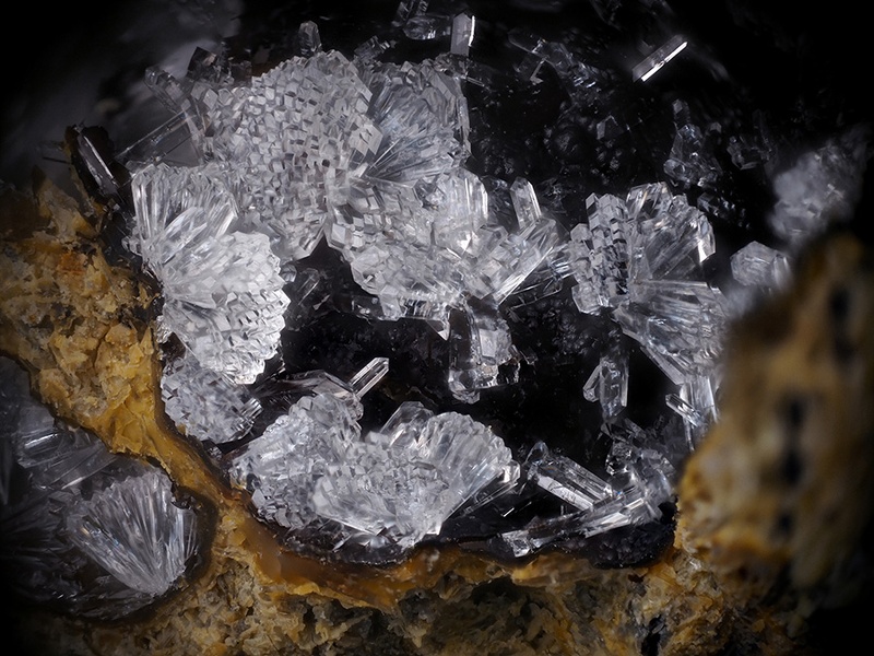 Phillipsite - Roca Neyra - Perrier - Puy de Dôme champ 3,2.jpg