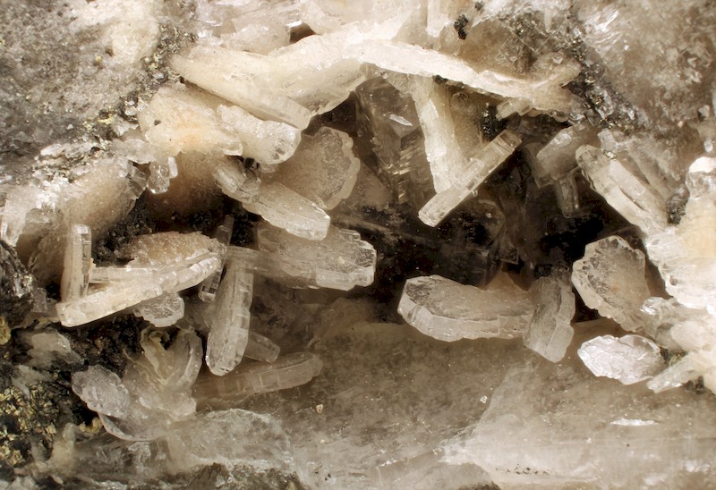  n°136038 -  Baryte Fluorite Marcassite - Les Redoutieres (mine) -  Chaillac - Indre
