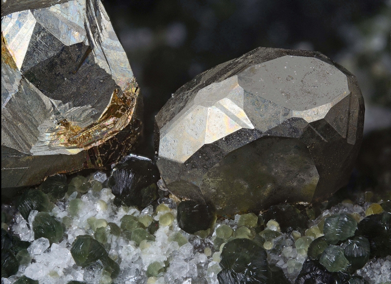 Pyrite cristal & clinochlore 6,1mm.jpg