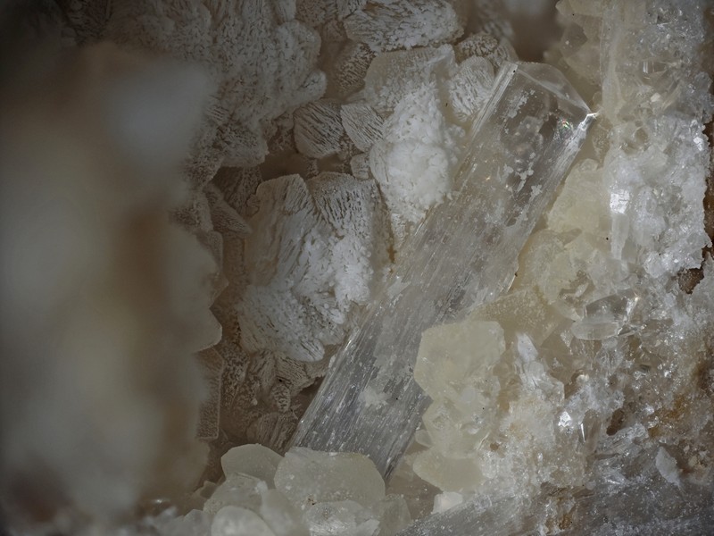 natrolite calcite ch4.3mm.jpg