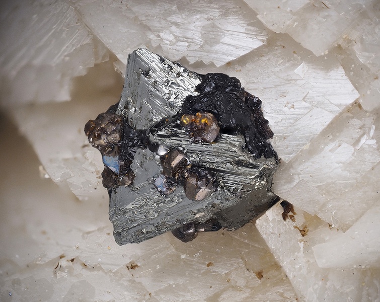 Tetraedrite Sphalerite Dolomite - Carrière d'Usclas-du-Bosc (Loiras) - Le Bosc - Hérault champ 4.jpg