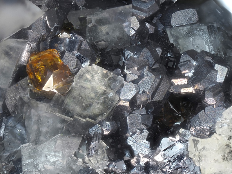Bournonite Sphalerite Dolomite - Les Cèdres - Gard champ 2,4.jpg